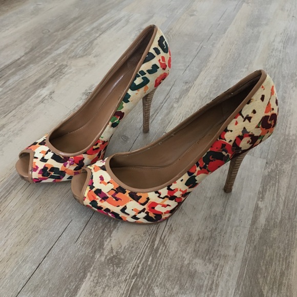 Abstract Colorful Fall Heels - Picture 3 of 7